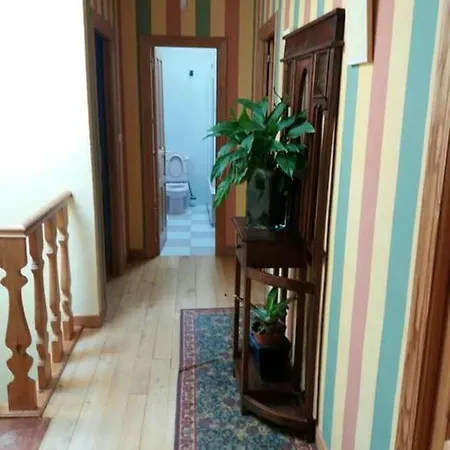 House With 4 Bedrooms In With Wonderful City View Enclosed Garden And Wifi *